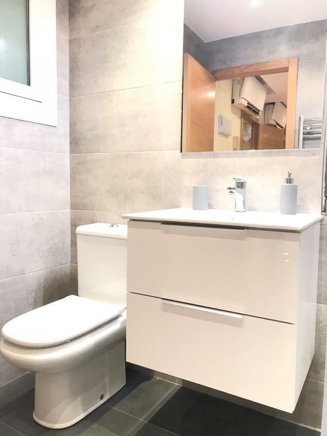 Apartemen studio 30 m² dengan 1 kamar mandi pribadi di Barbera del Valles Bagian luar foto